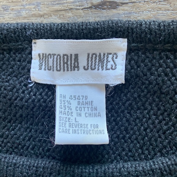 Vintage Victoria Jones‎ Black Sweater with Sequin Floral Design - Picture 4 of 8